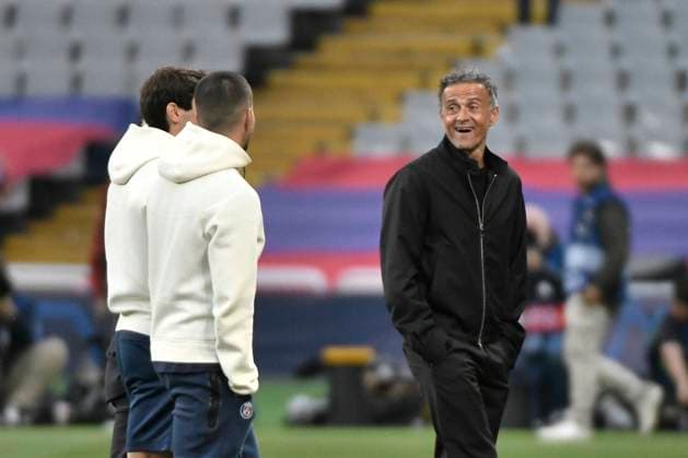 BARCELONA, SPAIN - APRIL 16 : Luis CAMPOS et Luis Enrique MARTINEZ GARCIA, entraineur du PSG, en reconnaissance terrain PSG pour le quart de final retour de la Ligue des Champions opposant le FC Barcelona, Barca au Paris Saint Germain le 16 avril 2024 au Estadi Olimpic Lluis Companys a Barcelone, Espagne. FOOTBALL : Entrainement du Paris Saint Germain - Champions League - 16 04 2024 ValentinaClaret Panoramic 