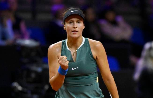 Tatjana Maria GER Cheers Joy Emotion Gesture Gesture Tennis Ladies Porsche Cup Porsche Tennis Grand Prix GP Stuttgart 2024 Porsche Arena 16 04 2024 DFL REGULATIONS PROHIBIT ANY USE OF PHOTOGRAPHS AS IMAGE SEQUENCES AND OR QUASI VIDEO Porsche Tennis Grand Prix GP Stuttgart 2024