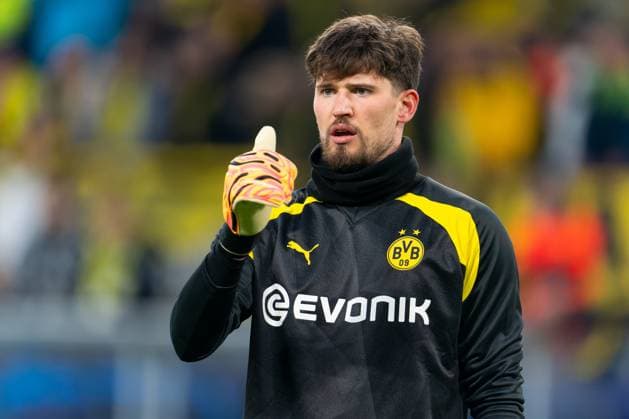 2024-04-16 Borussia Dortmund v Atletico Madrid - Quarter-final Second Leg - UEFA Champions League 2023 24 DORTMUND, GERMANY - APRIL 16: Gregor Kobel of Borussia Dortmund thumbs up prior to the Quarter-final Second Leg - UEFA Champions League 2023 24 match between Borussia Dortmund and Atletico Madrid at Signal Iduna Park on April 16, 2024 in Dortmund, Germany. (Photo by Joris Verwijst BSR Agency) Dortmund Germany Content not available for redistribution in The Netherlands directly or indirectly through any third parties. Copyright: xBSRxAgencyx