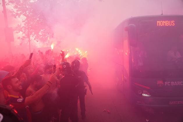 Football, CL, FC Barcelona - Paris St. Germain, Fans before the match