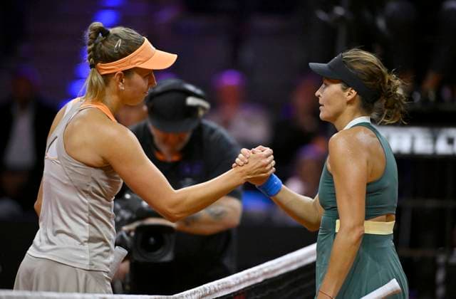 Tatjana Maria GER congratulates Elise Mertens BEL after the match Gesture Gesture Tennis Ladies Porsche Cup Porsche Tennis Grand Prix GP Stuttgart 2024 Porsche Arena 16 04 2024 DFL REGULATIONS PROHIBIT ANY USE OF PHOTOGRAPHS AS IMAGE SEQUENCES AND OR QUASI VIDEO Porsche Tennis Grand Prix GP Stuttgart 2024