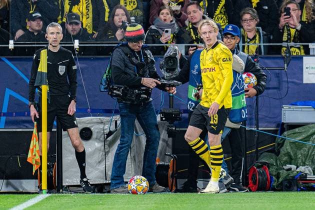 Julian Brandt Borussia Dortmund, 19 Borussia Dortmund vs Atletico Madrid, Football, UEFA Champions League, Quarterfinal Quarterfinal, 16 04 2024 DFL REGULATES PROHIBIT ANY OUSE OF PHOTOGRAPHS AS IMAGE SEQUENCES AND OR QUASI VIDEO Borussia Dortmund vs Atletico Madrid, Football, UEFA Champions League, Quarterfinal Quarterfinal, 16 04 2024 Dortmund Copyright: xEibner-Pressefoto BahhoxKarax EP_BVB