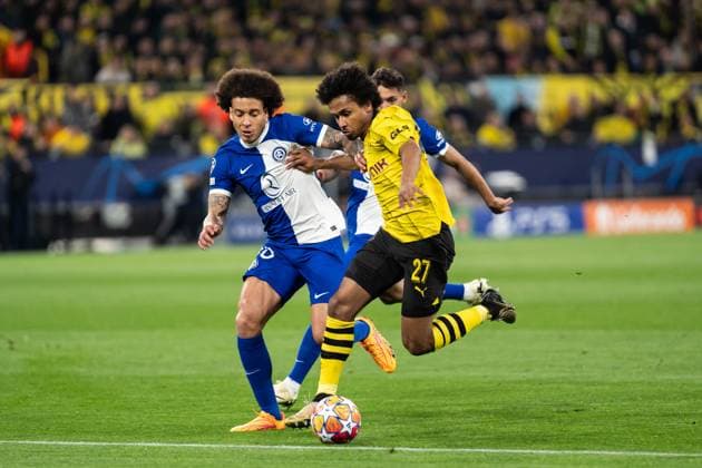 GER, UEFA Champions League, Borussia Dortmund vs AtlÃ tico Madrid Atletico Madrid 16 04 2024, Signal Iduna Park, Dortmund, GER, UEFA Champions League, Borussia Dortmund vs AtlÃ tico Madrid Atletico Madrid In the picture duel between Karim Adeyemi BV Borussia Dortmund, 27 and Axel Witsel AtlÃ tico Madrid Atletico Madrid, 20 nordphotoxGmbHxx xChristianxSchulze nph000300