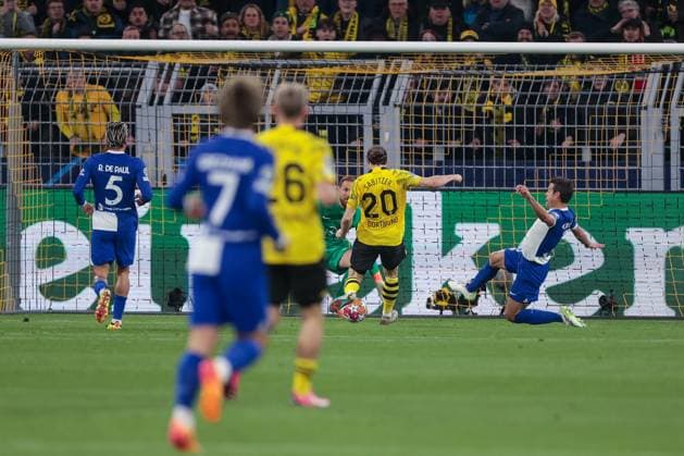 16 04 2024, Football, Season 2023 2024, UEFA Champions League, UCL, Quarter-final, Round 2, Second leg, Borussia Dortmund Atletico Madrid, Marcel Sabitzer Borussia Dortmund misses the chance to score, Dortmund Signal Iduna Park NRW Germany xRHR PHOTO DEx Copyright: DennisxEwert RHR-FOTOx RHR-FOTO DE