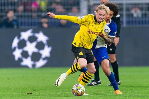 2024-04-16 Borussia Dortmund v Atletico Madrid - Quarter-final Second Leg - UEFA Champions League 2023 24 DORTMUND, GERMANY - APRIL 16: Julian Brandt of Borussia Dortmund battles for the ball with Axel Witsel of Atletico Madrid during the Quarter-final Second Leg - UEFA Champions League 2023 24 match between Borussia Dortmund and Atletico Madrid at Signal Iduna Park on April 16, 2024 in Dortmund, Germany. (Photo by Joris Verwijst BSR Agency) Dortmund Germany Content not available for redistribution in The Netherlands directly or indirectly through any third parties. Copyright: xBSRxAgencyx