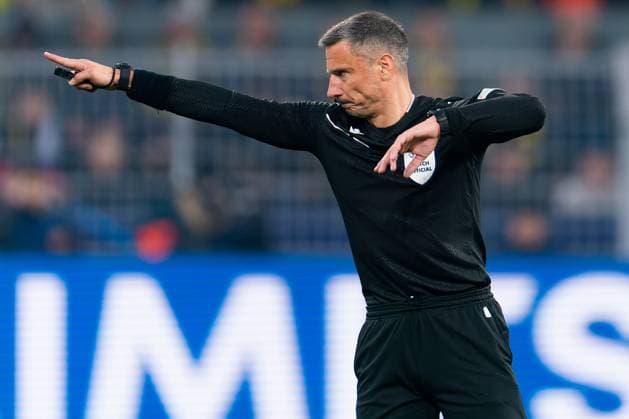 2024-04-16 Borussia Dortmund v Atletico Madrid - Quarter-final Second Leg - UEFA Champions League 2023 24 DORTMUND, GERMANY - APRIL 16: Referee Slavko Vincic during the Quarter-final Second Leg - UEFA Champions League 2023 24 match between Borussia Dortmund and Atletico Madrid at Signal Iduna Park on April 16, 2024 in Dortmund, Germany. (Photo by Joris Verwijst BSR Agency) Dortmund Germany Content not available for redistribution in The Netherlands directly or indirectly through any third parties. Copyright: xBSRxAgencyx