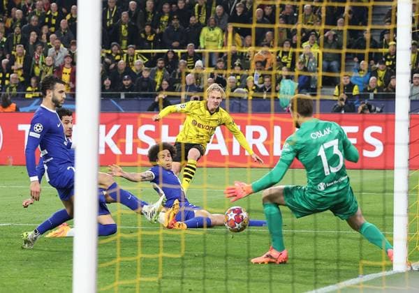 Julian Brandt of Borussia Dortmund scores the opening goal Borussia Dortmund v Atletico Madrid, UEFA Champions League, Quarter Final, Second Leg, Football, Signal Iduna Park, Dortmund, Germany - 16 Apr 2024 EDITORIAL USE ONLY No use with unauthorised audio, video, data, fixture lists, club league logos or live services. Online in-match use limited to 120 images, no video emulation. No use in betting, games or single club league player publications.  Copyright: xMichaelxZemanek Shutterstockx 14434932m