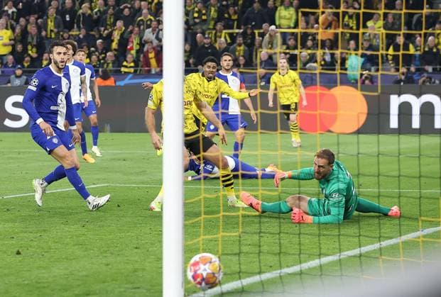 Jadon Sancho of Borussia Dortmund scores his sides second goal Borussia Dortmund v Atletico Madrid, UEFA Champions League, Quarter Final, Second Leg, Football, Signal Iduna Park, Dortmund, Germany - 16 Apr 2024 EDITORIAL USE ONLY No use with unauthorised audio, video, data, fixture lists, club league logos or live services. Online in-match use limited to 120 images, no video emulation. No use in betting, games or single club league player publications.  Copyright: xMichaelxZemanek Shutterstockx 14434932o