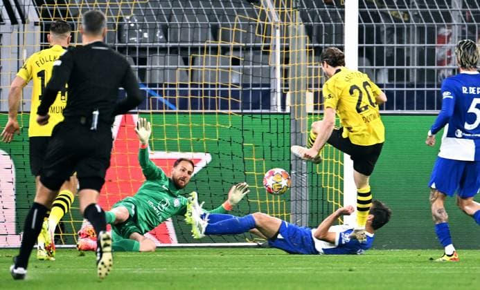 Football, Champions League, Germany, Men, Season 2023 2024, Quarter-final second leg, Signal Iduna Park Dortmund Bor Dortmund Atletico Madrid Goal chance Marcel Sabitzer BVB vs Jan Oblak ATM Action UEFA REGULATIONS PROHIBIT ANY USE OF PHOTOGRAPHS AS IMAGE SEQUENCES AND OR QUASI VIDEO
