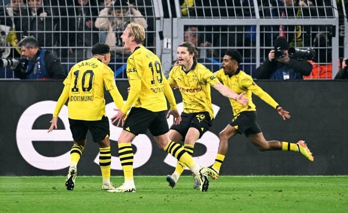 Football, Champions League, Germany, Men, Season 2023 2024, Quarter-final second leg, Signal Iduna Park Dortmund Bor Dortmund Atletico Madrid Celebration Ian Maatsen BVB after his goal to 2 0, together with Marcel Sabitzer BVB , Julian Brandt BVB , Jadon Sancho BVB cheering, joy, action UEFA REGULATIONS PROHIBIT ANY USE OF PHOTOGRAPHS AS IMAGE SEQUENCES AND OR QUASI VIDEO