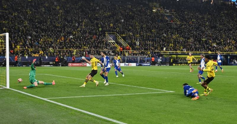 Ian Maatsen Borussia Dortmund , re , scores the goal for 2 0 16 04 2024, Football Champions League, season 2023 2024, quarter-final second leg, Borussia Dortmund Atletico Madrid Dortmund Signal Iduna Park Nordrhein Westfalen Germany Team2