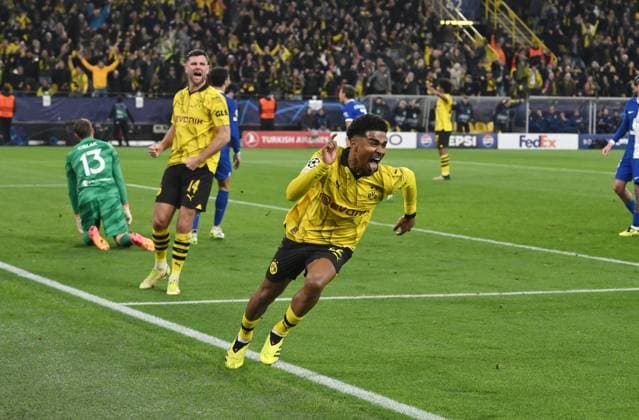 Cheer 2 0 Ian Maatsen Borussia Dortmund , left Niclas Füllkrug Borussia Dortmund 16 04 2024, Football Champions League, season 2023 2024, quarter-final second leg, Borussia Dortmund Atletico Madrid Dortmund Signal Iduna Park Nordrhein Westfalen Germany Team2