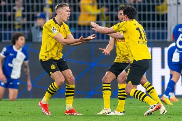 2024-04-16 Borussia Dortmund v Atletico Madrid - Quarter-final Second Leg - UEFA Champions League 2023 24 DORTMUND, GERMANY - APRIL 16: Nico Schlotterbeck of Borussia Dortmund celebrates after the team s first goal with Mats Hummels of Borussia Dortmund during the Quarter-final Second Leg - UEFA Champions League 2023 24 match between Borussia Dortmund and Atletico Madrid at Signal Iduna Park on April 16, 2024 in Dortmund, Germany. (Photo by Joris Verwijst BSR Agency) Dortmund Germany Content not available for redistribution in The Netherlands directly or indirectly through any third parties. Copyright: xBSRxAgencyx