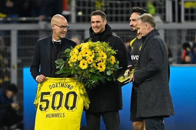 16 04 2024, xjrdrx, Football UEFA Champions League, Borussia Dortmund Atletico Madrid emspor, v l Honor for for Mats Hummels Borussia Dortmund 500 games with Sebastian Kehl Head of Licensing Borussia Dortmund Managing Director Hans Joachim Watzke Borussia Dortmund DFL DFB REGULATIONS PROHIBIT ANY USE OF PHOTOGRAPHS as IMAGE SEQUENCES and or QUASI VIDEO Dortmund