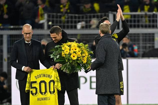 16 04 2024, xjrdrx, Football UEFA Champions League, Borussia Dortmund Atletico Madrid emspor, v l Honor for for Mats Hummels Borussia Dortmund 500 games with Sebastian Kehl Head of Licensing Borussia Dortmund Managing Director Hans Joachim Watzke Borussia Dortmund DFL DFB REGULATIONS PROHIBIT ANY USE OF PHOTOGRAPHS as IMAGE SEQUENCES and or QUASI VIDEO Dortmund
