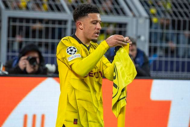 UEFA Champions League, Borussia Dortmund Atletico Madrid, 16 04 2023 Jadon Sancho Borussia Dortmund, 10 must mend the corner flag after cheering UEFA Champions League, Borussia Dortmund Atletico Madrid, second leg quarter-final, on 16 04 2023, Signal Iduna Park, Dortmund UEFA regulations prohibit any use of photographs as image sequences and or quasi video Copyright: xBEAUTIFULxSPORTS Meuselx