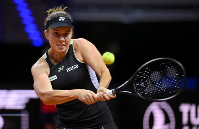 Linda Noskova CZE Action Tennis Ladies Porsche Cup Porsche Tennis Grand Prix GP Stuttgart 2024 Porsche Arena 16 04 2024 DFL REGULATIONS PROHIBIT ANY USE OF PHOTOGRAPHS AS IMAGE SEQUENCES AND OR QUASI VIDEO Porsche Tennis Grand Prix GP Stuttgart 2024