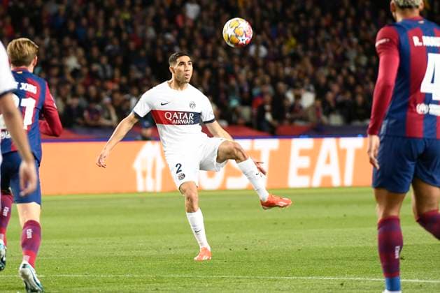 Achraf HAKIMI (PSG) quart de final retour de la Ligue des Champions opposant le FC Barcelona, Barca au Paris Saint Germain le 16 avril 2024 au Estadi Olimpic Lluis Companys a Barcelone, Espagne. FOOTBALL : FC Barcelone vs Paris Saint Germain - Ligue des Champions - 16 04 2024 ValentinaClaret Panoramic 