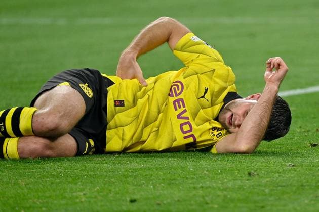 16 04 2024, xjrdrx, football UEFA Champions League, Borussia Dortmund Atletico Madrid emspor, v l Niclas Füllkrug Borussia Dortmund injured injury with pain on the ground DFL DFB REGULATIONS PROHIBIT ANY USE OF PHOTOGRAPHS as IMAGE SEQUENCES and or QUASI VIDEO Dortmund