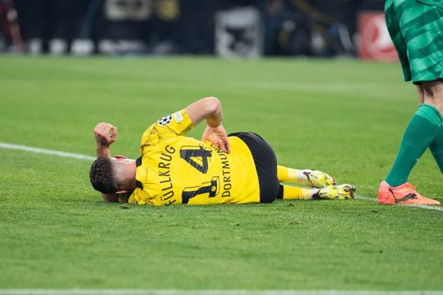 GER, UEFA Champions League, Borussia Dortmund vs AtlÃ tico Madrid Atletico Madrid 16 04 2024, Signal Iduna Park, Dortmund, GER, UEFA Champions League, Borussia Dortmund vs AtlÃ tico Madrid Atletico Madrid In the picture Niclas Füllkrug Fuellkrug BV Borussia Dortmund, 14 injured on the ground, injury nordphotoxGmbHxx xChristianxSchulze nph000300