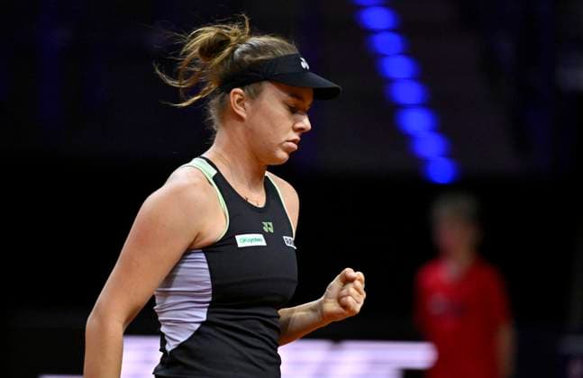Linda Noskova CZE Jubel Freude Emotion Tennis Damen Porsche Cup Porsche Tennis Grand Prix GP Stuttgart 2024 Porsche Arena 16 04 2024 DFL REGULATIONS PROHIBIT ANY USE OF PHOTOGRAPHS AS IMAGE SEQUENCES AND OR QUASI VIDEO Porsche Tennis Grand Prix GP Stuttgart 2024
