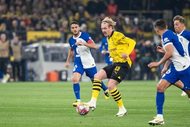 GER, UEFA Champions League, Borussia Dortmund vs AtlÃ tico Madrid Atletico Madrid 16 04 2024, Signal Iduna Park, Dortmund, GER, UEFA Champions League, Borussia Dortmund vs AtlÃ tico Madrid Atletico Madrid In the picture Julian Brandt BV Borussia Dortmund, 19 single action whole body whole body ball on foot nordphotoxGmbHxx xChristianxSchulze nph000300
