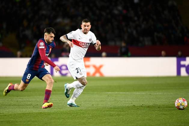 Pedri (FCB), Lucas HERNANDEZ (PSG) quart de final retour de la Ligue des Champions opposant le FC Barcelona, Barca au Paris Saint Germain le 16 avril 2024 au Estadi Olimpic Lluis Companys a Barcelone, Espagne. FOOTBALL : FC Barcelone vs Paris Saint Germain - Ligue des Champions - 16 04 2024 ValentinaClaret Panoramic 