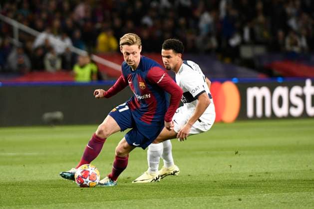 Frenkie DE JONG (FCB), Warren ZAIRE-EMERY (PSG) quart de final retour de la Ligue des Champions opposant le FC Barcelona, Barca au Paris Saint Germain le 16 avril 2024 au Estadi Olimpic Lluis Companys a Barcelone, Espagne. FOOTBALL : FC Barcelone vs Paris Saint Germain - Ligue des Champions - 16 04 2024 ValentinaClaret Panoramic 