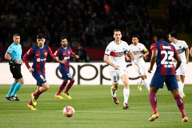 Pedri (FCB), Fabien RUIZ (PSG) quart de final retour de la Ligue des Champions opposant le FC Barcelona, Barca au Paris Saint Germain le 16 avril 2024 au Estadi Olimpic Lluis Companys a Barcelone, Espagne. FOOTBALL : FC Barcelone vs Paris Saint Germain - Ligue des Champions - 16 04 2024 ValentinaClaret Panoramic 