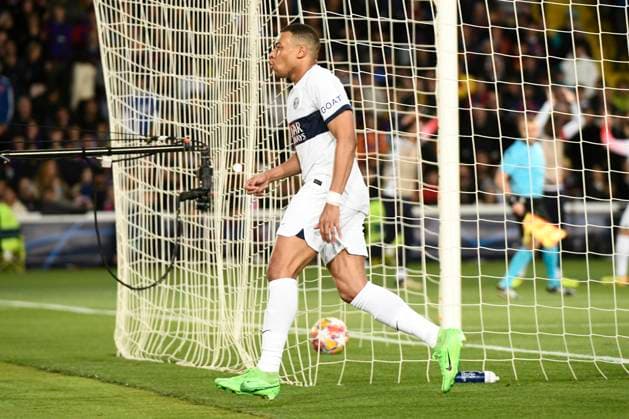 But sur penalty de Kylian MBAPPE (PSG) quart de final retour de la Ligue des Champions opposant le FC Barcelona, Barca au Paris Saint Germain le 16 avril 2024 au Estadi Olimpic Lluis Companys a Barcelone, Espagne. FOOTBALL : FC Barcelone vs Paris Saint Germain - Ligue des Champions - 16 04 2024 ValentinaClaret Panoramic 