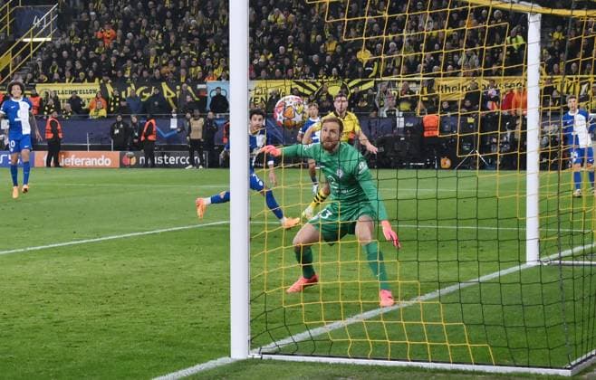 Niclas Füllkrug Borussia Dortmund , at the back scores the goal for 3 2 16 04 2024, Football Champions League, season 2023 2024, quarter-final second leg, Borussia Dortmund Atletico Madrid Dortmund Signal Iduna Park Nordrhein Westfalen Germany Team2