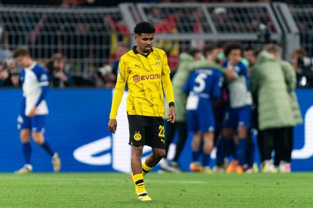 2024-04-16 Borussia Dortmund v Atletico Madrid - Quarter-final Second Leg - UEFA Champions League 2023 24 DORTMUND, GERMANY - APRIL 16: Ian Maatsen of Borussia Dortmund looks dejected after conceding the team s second goal during the Quarter-final Second Leg - UEFA Champions League 2023 24 match between Borussia Dortmund and Atletico Madrid at Signal Iduna Park on April 16, 2024 in Dortmund, Germany. (Photo by Joris Verwijst BSR Agency) Dortmund Germany Content not available for redistribution in The Netherlands directly or indirectly through any third parties. Copyright: xBSRxAgencyx