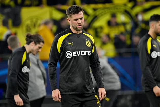 16 04 2024, xjrdrx, Football UEFA Champions League, Borussia Dortmund Atletico Madrid emspor, v l Warmup warm up Warming up before the start of the match Niclas Füllkrug Borussia Dortmund DFL DFB REGULATIONS PROHIBIT ANY USE OF PHOTOGRAPHS as IMAGE SEQUENCES and or QUASI VIDEO Dortmund