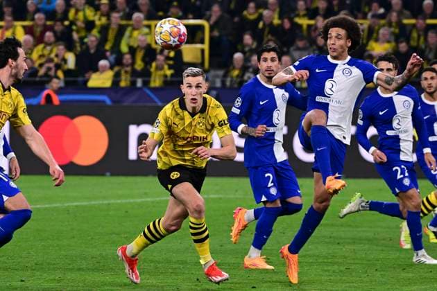 Nico Schlotterbeck 4 Borussia Dortmund in duel, action, with Axel Witsel 20 Atletico Madrid , Borussia Dortmund vs Atletico Madrid, Football, Champions League, Round of 16, 16 04 2024 Dortmund Nordrhein Westfalen Germany Copyright: xkolbert-press MarcxNiemeyerx