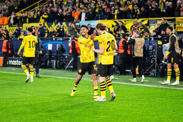 16 04 2024 Football, 2023 2024, UEFA Champions League, quarter-final, Borussia Dortmund Atletico Madrid R Marcel Sabitzer Dortmund celebrates after his goal to make it 4 2 with Ian Maatsen Dortmund