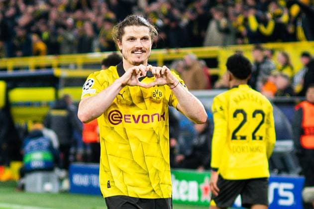 16 04 2024 Football, 2023 2024, UEFA Champions League, quarter-finals, Borussia Dortmund Atletico Madrid Marcel Sabitzer Dortmund cheers after his goal to make it 4 2 in heart shape, heart, hearts
