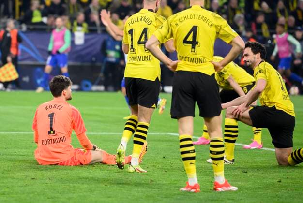 Mats HUMMELS r DO after his own goal for 2 1, with goalkeeper Gregor KOBEL DO , Football Champions League, quarter-final, second leg, Borussia Dortmund DO Atletico Madrid AM , on 16 04 2024 in Dortmund Germany UEFA regulations prohibit any use of photographs as image sequences and or quasi video Â