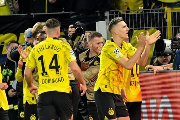 16 04 2024, xjrdrx, Football UEFA Champions League, Borussia Dortmund Atletico Madrid emspor, v l Torjubel nach dem Tor zum celebrating the goal celebrate 4 2 Marcel Sabitzer Borussia Dortmund DFL DFB REGULATIONS PROHIBIT ANY USE OF PHOTOGRAPHS as IMAGE SEQUENCES and or QUASI VIDEO Dortmund