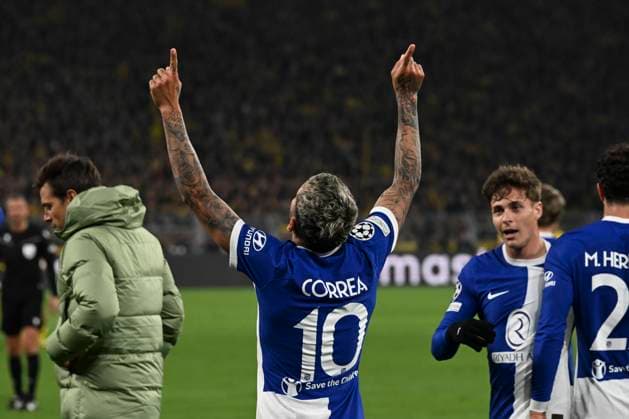 Goal celebration for 2 2 by Angel Correa 10 Atletico Madrid , Borussia Dortmund vs Atletico Madrid, Soccer, Champions League, Round of 16, 16 04 2024 Dortmund Nordrhein Westfalen Germany Copyright: xkolbert-press MarcxNiemeyerx