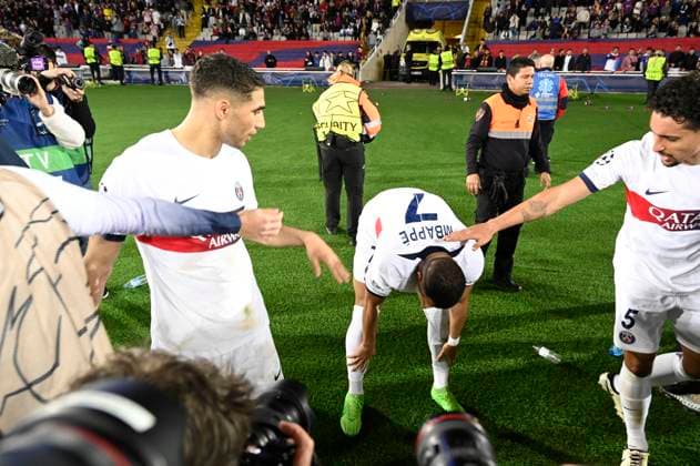 Celebration but 1-4 Kylian MBAPPE (PSG) lors du quart de final retour de la Ligue des Champions opposant le FC Barcelona, Barca au Paris Saint Germain le 16 avril 2024 au Estadi Olimpic Lluis Companys a Barcelone, Espagne. FOOTBALL : FC Barcelone vs Paris Saint Germain - Ligue des Champions - 16 04 2024 ValentinaClaret Panoramic 