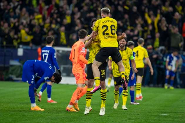 UEFA Champions League, Borussia Dortmund Atletico Madrid, 16 04 2023 Mats Hummels Borussia Dortmund, 15 and Julian Ryerson Borussia Dortmund, 26 cheer after the final whistle UEFA Champions League, Borussia Dortmund Atletico Madrid, second leg quarter-final, on 16 04 2023, Signal Iduna Park, Dortmund UEFA regulations prohibit any use of photographs as image sequences and or quasi video Copyright: xBEAUTIFULxSPORTS Meuselx