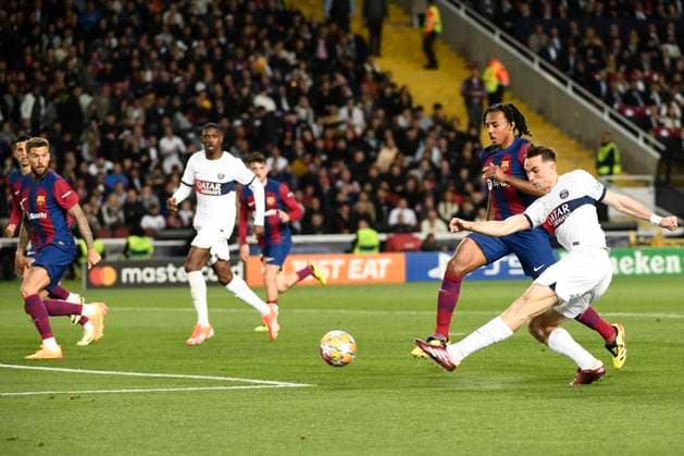 Occasion manquÃ e Fabien RUIZ (PSG) quart de final retour de la Ligue des Champions opposant le FC Barcelona, Barca au Paris Saint Germain le 16 avril 2024 au Estadi Olimpic Lluis Companys a Barcelone, Espagne. FOOTBALL : FC Barcelone vs Paris Saint Germain - Ligue des Champions - 16 04 2024 ValentinaClaret Panoramic 