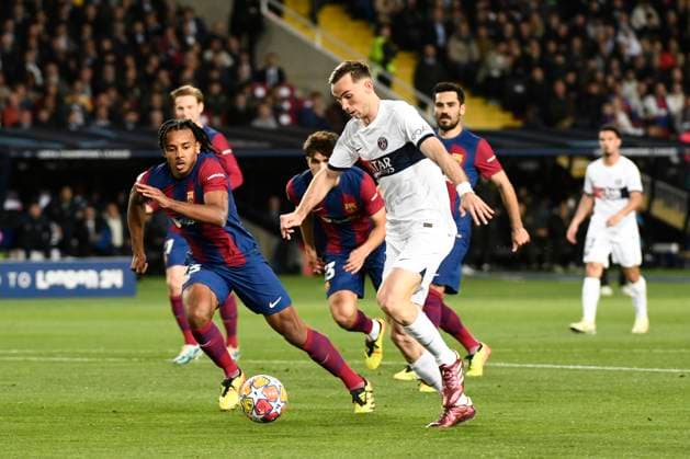 Jules KUNDE (FCB) et Fabien RUIZ (PSG) lors du quart de final retour de la Ligue des Champions opposant le FC Barcelona, Barca au Paris Saint Germain le 16 avril 2024 au Estadi Olimpic Lluis Companys a Barcelone, Espagne. FOOTBALL : FC Barcelone vs Paris Saint Germain - Ligue des Champions - 16 04 2024 ValentinaClaret Panoramic 