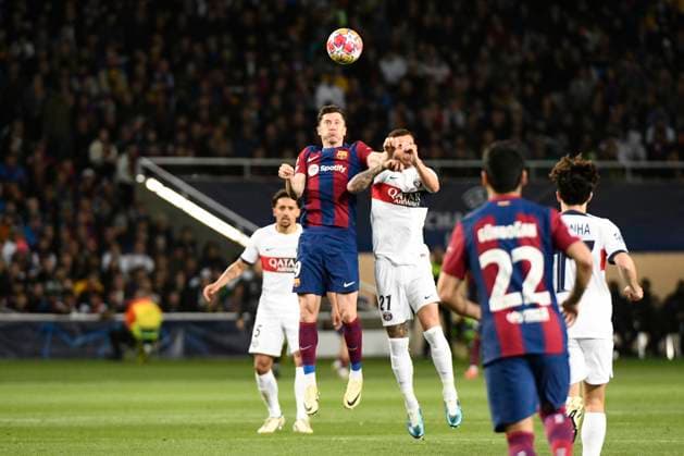 Sport Bilder des Tages Robert LEWANDOWSKI (FCB), Lucas HERNANDEZ (PSG) quart de final retour de la Ligue des Champions opposant le FC Barcelona, Barca au Paris Saint Germain le 16 avril 2024 au Estadi Olimpic Lluis Companys a Barcelone, Espagne. FOOTBALL : FC Barcelone vs Paris Saint Germain - Ligue des Champions - 16 04 2024 ValentinaClaret Panoramic 