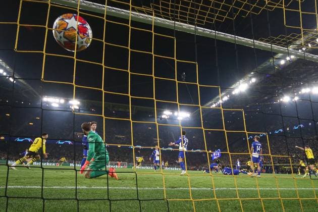 Champions League Borussia Dortmund Atletico Madrid on 16 04 2024 at Signal Iduna Park in Dortmund Marcel Sabitzer Dortmund 20 scores the goal against goalkeeper Jan Oblak Atletico Madrid 13 to make it 4 - 2 MH