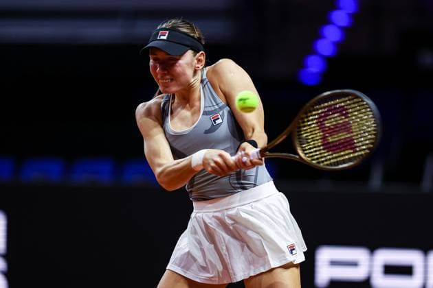 Ekaterina Alexandrova RUS Ekaterina Alexandrova RUS vs Ons Jabeur TUN GER Porsche Tennis Grand Prix GP Stuttgart 2024, Porsche Arena, 17 04 2024 GER Porsche Tennis Grand Prix GP Stuttgart 2024 Porsche Arena, 17 04 2024 Stuttgart Copyright: xEibner-Pressefoto RogerxBuerkex EP