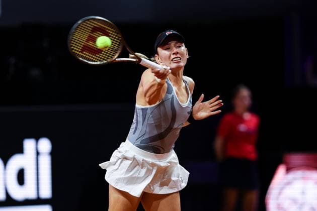Ekaterina Alexandrova RUS Ekaterina Alexandrova RUS vs Ons Jabeur TUN GER Porsche Tennis Grand Prix GP Stuttgart 2024, Porsche Arena, 17 04 2024 GER Porsche Tennis Grand Prix GP Stuttgart 2024 Porsche Arena, 17 04 2024 Stuttgart Copyright: xEibner-Pressefoto RogerxBuerkex EP