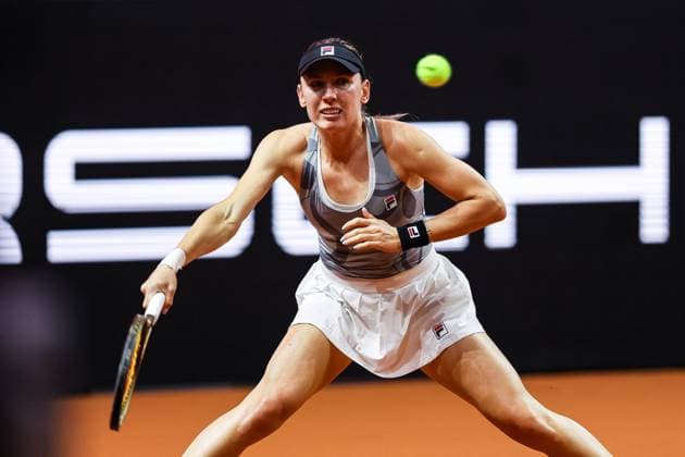 Ekaterina Alexandrova RUS Ekaterina Alexandrova RUS vs Ons Jabeur TUN GER Porsche Tennis Grand Prix GP Stuttgart 2024, Porsche Arena, 17 04 2024 GER Porsche Tennis Grand Prix GP Stuttgart 2024 Porsche Arena, 17 04 2024 Stuttgart Copyright: xEibner-Pressefoto RogerxBuerkex EP