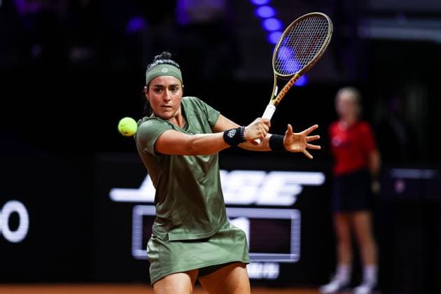 Ons Jabeur TUN Ekaterina Alexandrova RUS vs Ons Jabeur TUN GER Porsche Tennis Grand Prix GP Stuttgart 2024, Porsche Arena, 17 04 2024 GER Porsche Tennis Grand Prix GP Stuttgart 2024 Porsche Arena, 17 04 2024 Stuttgart Copyright: xEibner-Pressefoto RogerxBuerkex EP