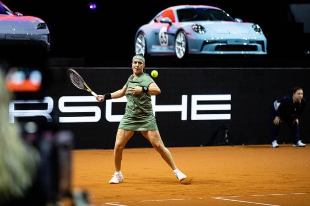 Ons Jabeur TUN Ekaterina Alexandrova RUS vs Ons Jabeur TUN GER Porsche Tennis Grand Prix GP Stuttgart 2024, Porsche Arena, 17 04 2024 GER Porsche Tennis Grand Prix GP Stuttgart 2024 Porsche Arena, 17 04 2024 Stuttgart Copyright: xEibner-Pressefoto RogerxBuerkex EP